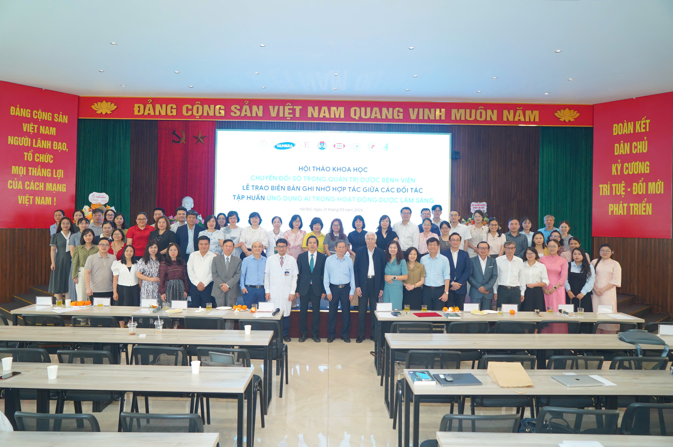 HỘI THẢO KHOA HỌC CHUYỂN ĐỔI SỐ TRONG QUẢN TRỊ DƯỢC BỆNH VIỆN