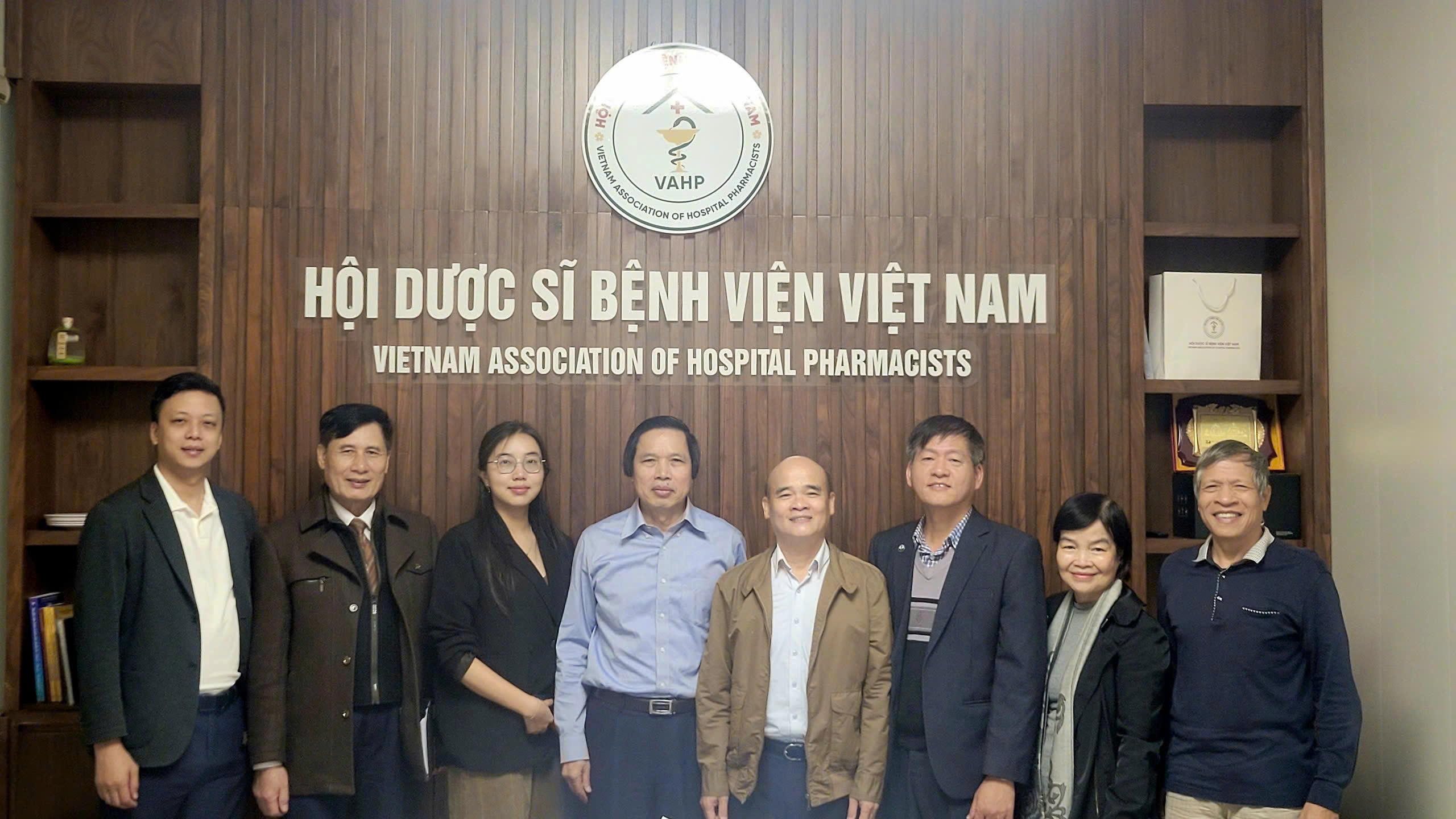 Hợp tác về đào tạo AI cho cán bộ Y tế giữa Hội Dược sĩ Bệnh viện Việt Nam và VietHealth