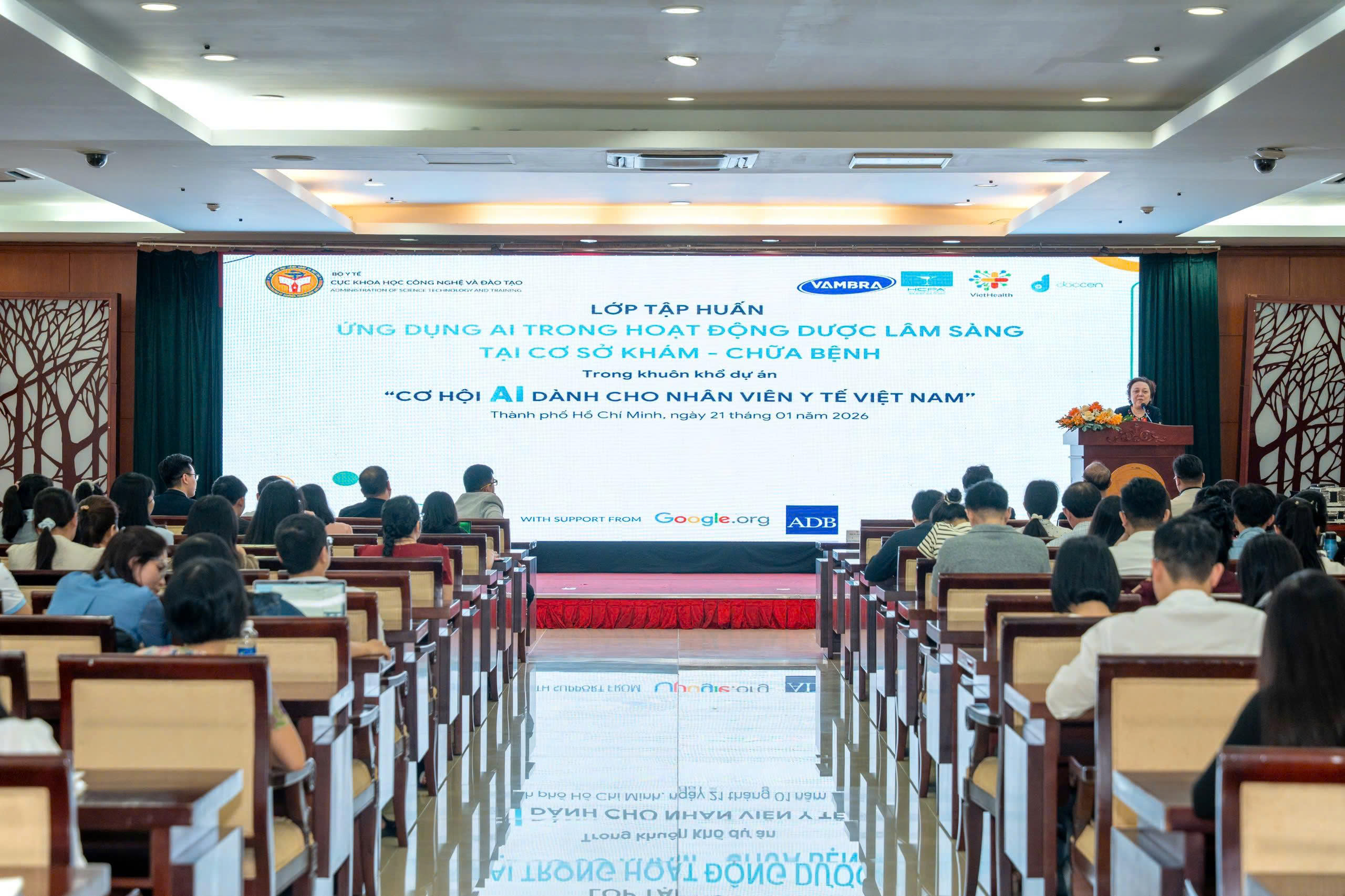 TẬP HUẤN “ỨNG DỤNG AI TRONG HOẠT ĐỘNG DƯỢC LÂM SÀNG TẠI CƠ SỞ KHÁM - CHỮA BỆNH” TẠI TP HỒ CHÍ MINH